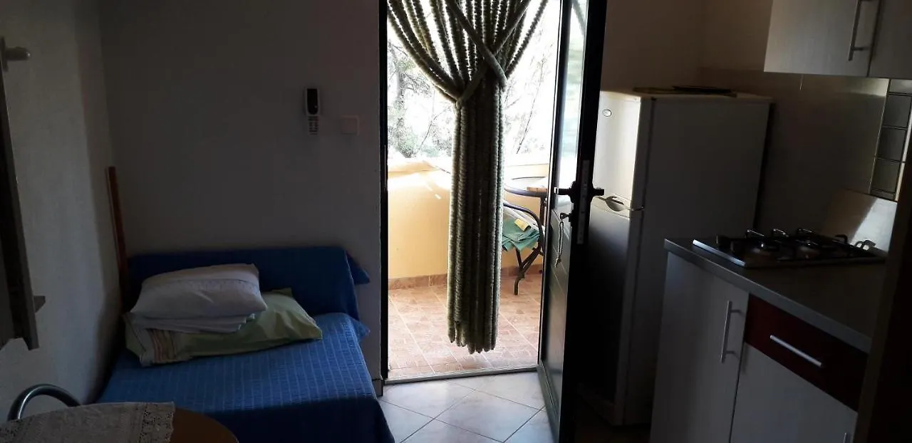 Apartment Studio Dinjiska 9386A Povljana Croatia