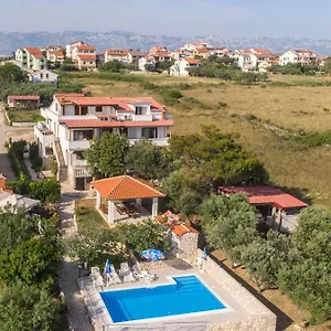 Apartment Crljenko, Povljana
