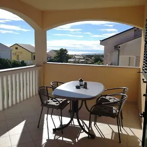 Apartment Dora, Povljana